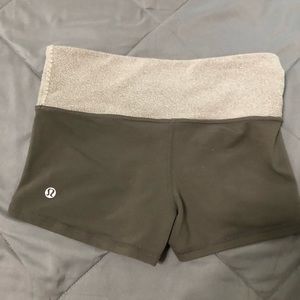 Lululemon reversible boogie shorts